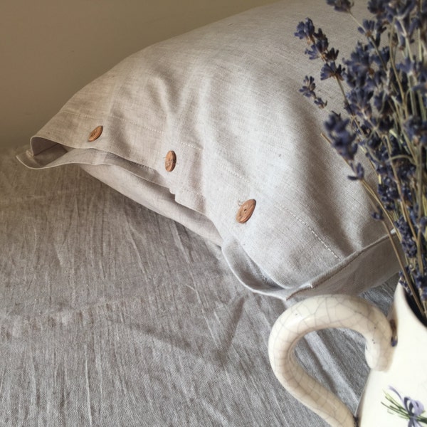 Buttoned linen pillowcase, linen pillowcase dress, pillow sham with wooden buttons, standard pillowshams, queen pillow shams, king shams