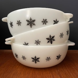 Zestaw trzech naczyń żaroodpornych Pyrex Snowflake