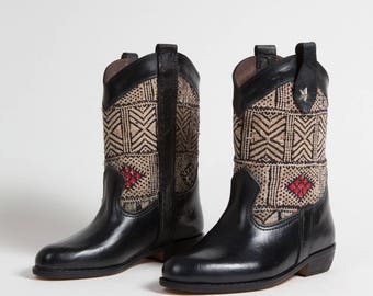 Bottines Kilim Artisanales Noires - Femmes En cuir de veau véritable - Authentique tapis Kilim Berbère Vintage - (Réf. MN1-36)