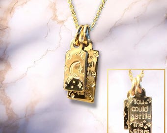 Collar inspirado en Trono de Cristal • Frase "Rattle the Stars", chapado en oro de 14k o plata de ley.