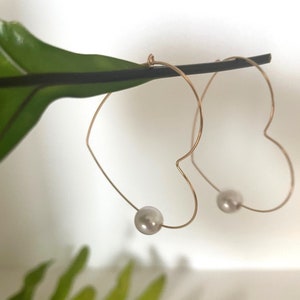 Edison Pearl Earrings-Heart shape hoop earrings-Gold filled heart hoop earrings with Edison pearl-Wedding Jewelry