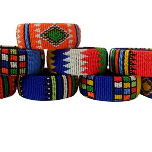 Handgemaakte Afrikaanse kralenarmband | Zoeloe-manchet met microkralen | Zuid-Afrikaanse tribale sieraden | Festival Boho-armband | Cadeau etnisch statement