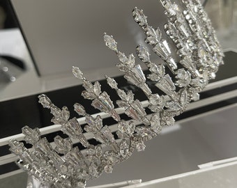 Extravagant Bridal tiara, wedding tiara, Bridal Tiara, silver tiara, diamond tiara, crystal tiara, regal tiara, royal tiara, wedding tiara,