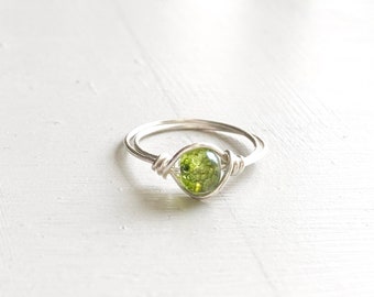 6mm Green Peridot Wire Ring - Wire Ring in 14k Gold,Sterling Silver,Rose Gold - Grad Gift - Peridot Jewelry - Grad Ring - August Birthstone