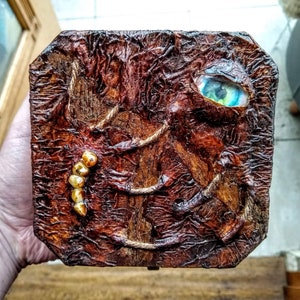 MTG Menschenhaut (nicht wirklich) Deckbox, achteckig