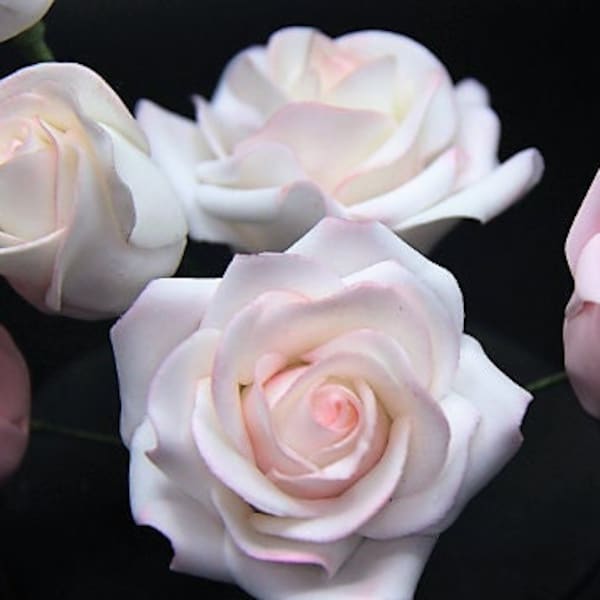 New Handmade Sugar flowers... Sugar rose. Gumpaste / flower paste Edible decorations for wedding cakes celebrations.