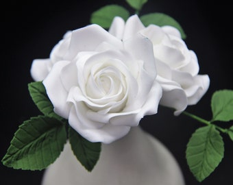 Neue handgemachte Zuckerblumen... Weiße Zuckerrose. Gumpaste / Blütenpaste Essbare Dekorationen für Hochzeitstorten Feiern