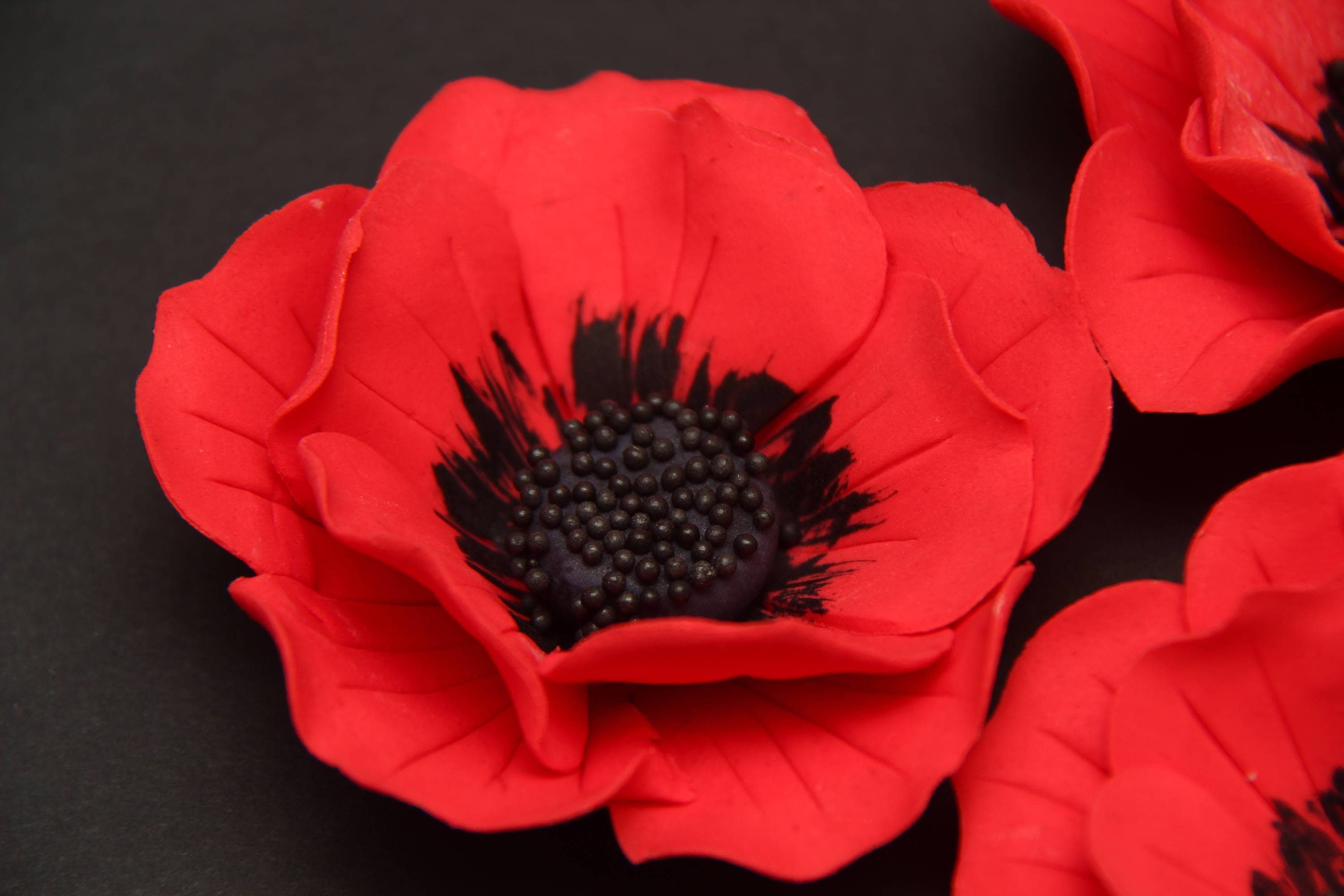 Edible handmade poppy flower for cake decorations. Red