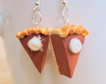 pumpkin pie earrings // polymer clay food // handmade miniature food thanksgiving fall jewelry // pumpkin spice jewelry, cozy fun fall gift