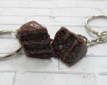 chocolate cake keychain // polymer clay food // clay food, miniature food jewelry, clay keychain, chocolate cake, dessert keychain