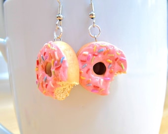 donut earrings // polymer clay food // miniature food jewelry kawaii cute pink sprinkle doughnut dangles // foodie waitress bakery gift
