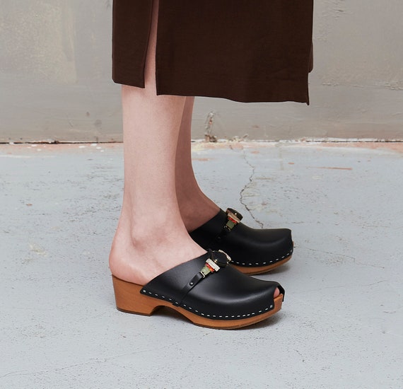 trendy clogs