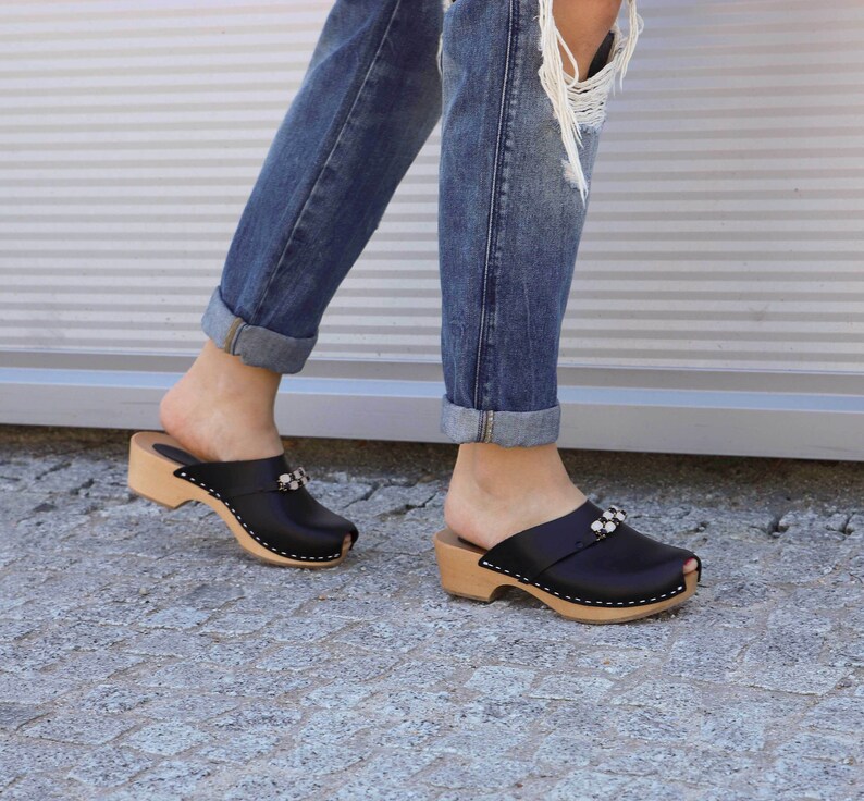 trendy clogs