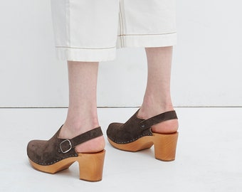 Sandalias de zueco marrón con correa, zuecos suecos de madera, eslinga hecha a mano, mulas de cuero para mujer de Kulikstyle