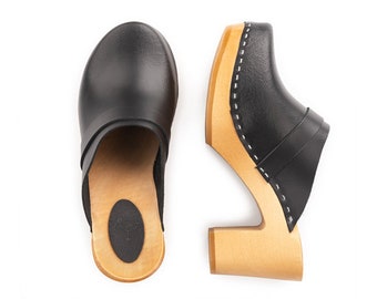 Schwarze Leder Mules, Holz Plateau Schuhe für sie, handgemachte schwedische Clogs, Clogs Schuhe für Frauen von Kulikstyle