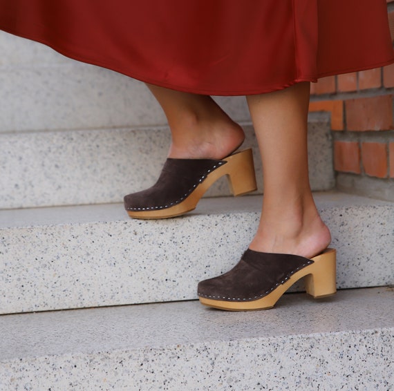 Cuero negro genuino para hombre Zuecos zapatos mulas zapato suela de cuero  hecho a mano en la India