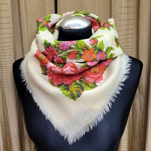 Vintage Cremeweißer Schal/Schal ohne Fransen. Traditioneller Pavlovo Possad Schal. Babuschka Blumen Schal. Boho Schal.