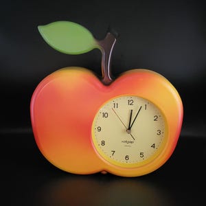 Apple Wall Clock. WORKING Quartz Clock. Vintage Wall Clock for Kitchen/Dining Room. Battery Operated Clock Made in the USSR. Home Decor.