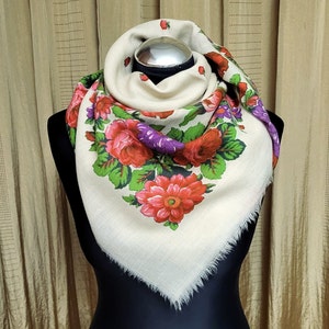Vintage Cremeweißer Schal/Schal ohne Fransen. Traditioneller Pavlovo Possad Schal. Babuschka Blumen Schal. Boho Schal.