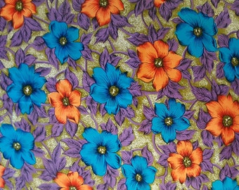 4 meter katoenen stof in één aanbieding. Vintage gebloemde stof. Blauwe en oranje bloemen met paarse bladeren op kaki/witte achtergrond