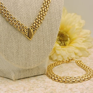 Avon Gold Tone Necklace and Bracelet Set