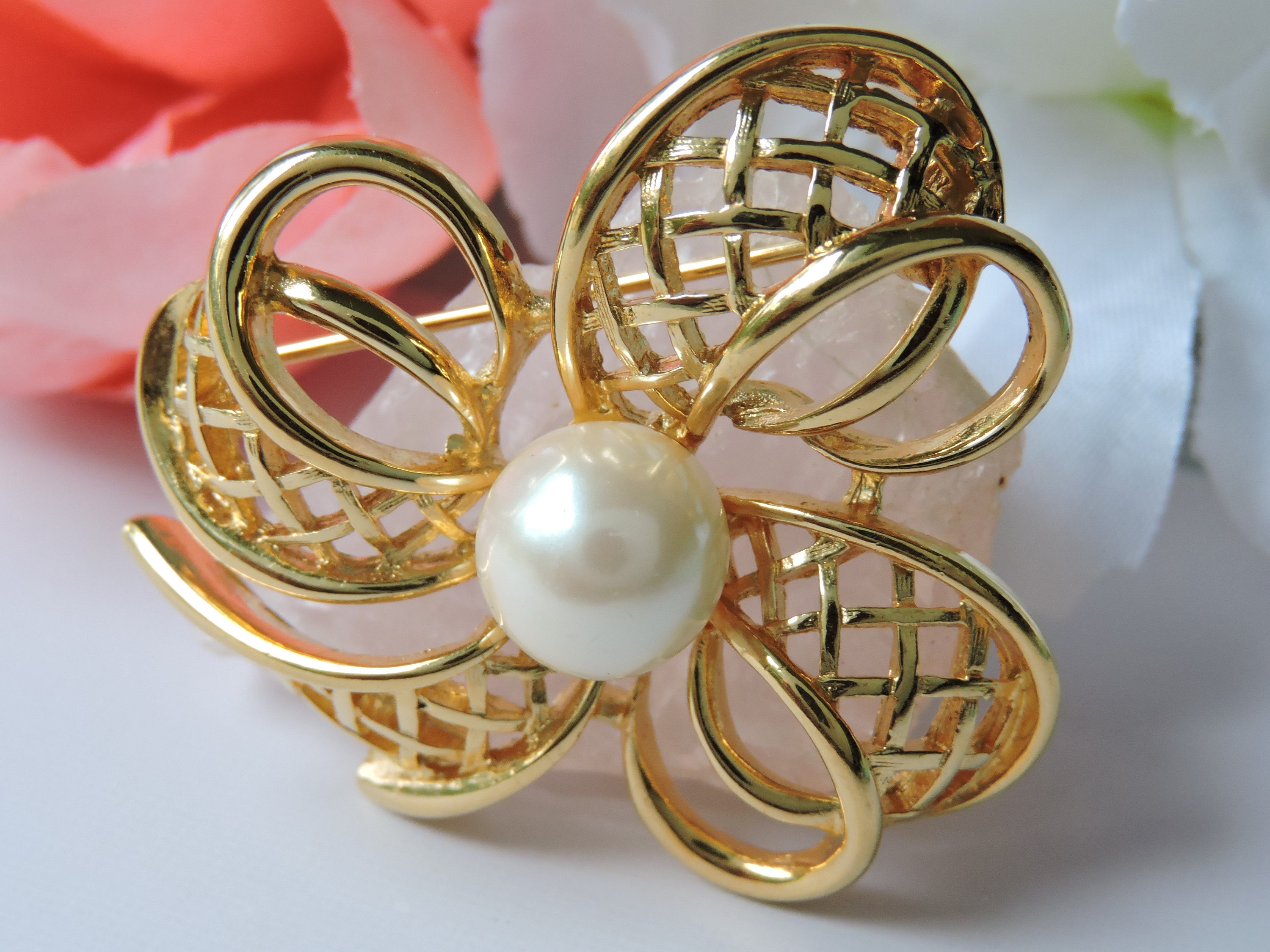 Richelieu brooch clearance