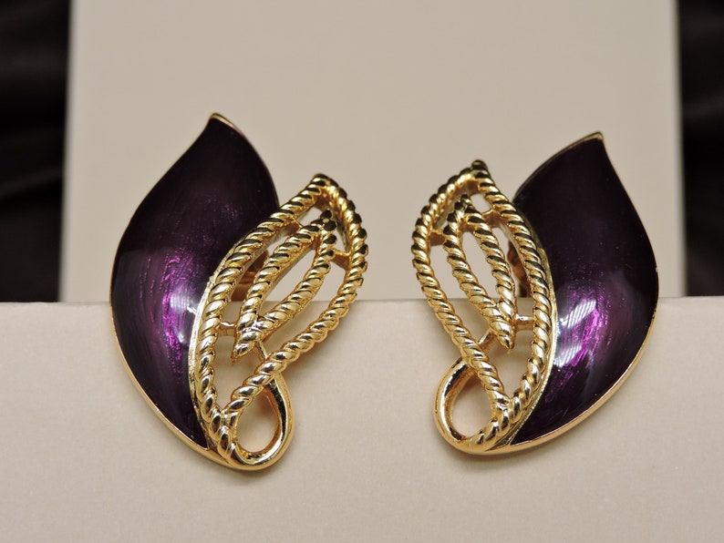 Trifari Earrings Pierced image 4