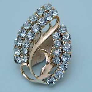 Broche strass à fleurs bleues