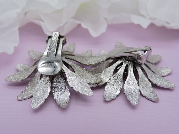 Judy Lee Silver and Gray Flower Clip on Earrings - image 4