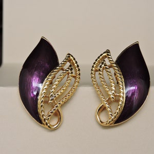 Trifari Earrings Pierced image 3