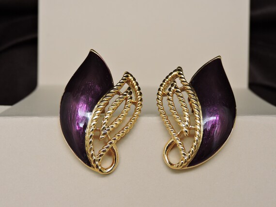 Trifari Earrings Pierced - image 3