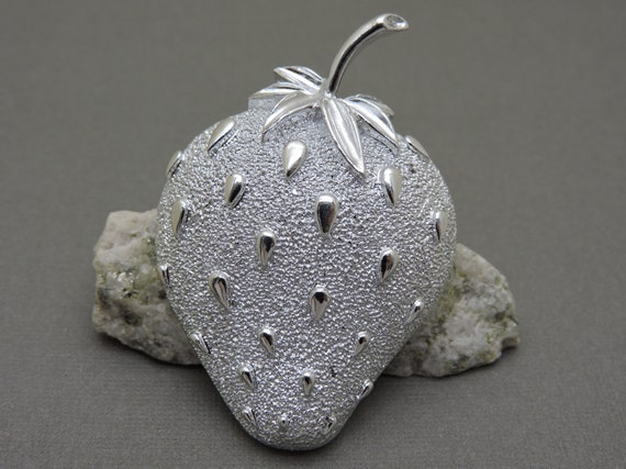 Sarah Conventry Strawberry Brooch - image 1