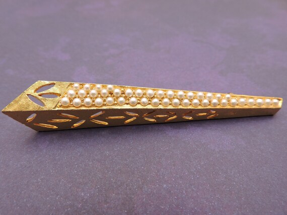 BSK Gold Tone and Faux Pearl Brooch - image 5