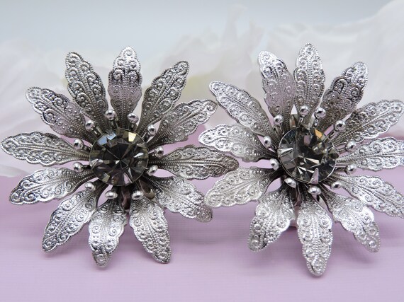 Judy Lee Silver and Gray Flower Clip on Earrings - image 2