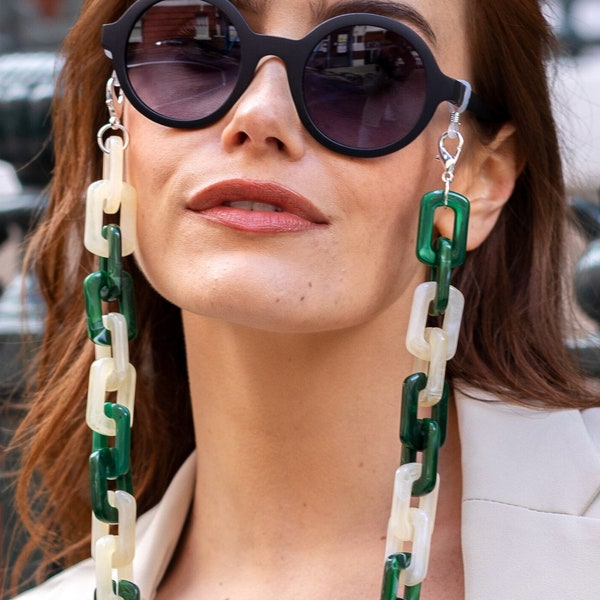 Grande chaîne à lunettes, épaisse chaîne en acrylique vert marbré et crème. À porter avec des lunettes de soleil, comme porte-lunettes et comme collier. Cadeau parfait pour elle.