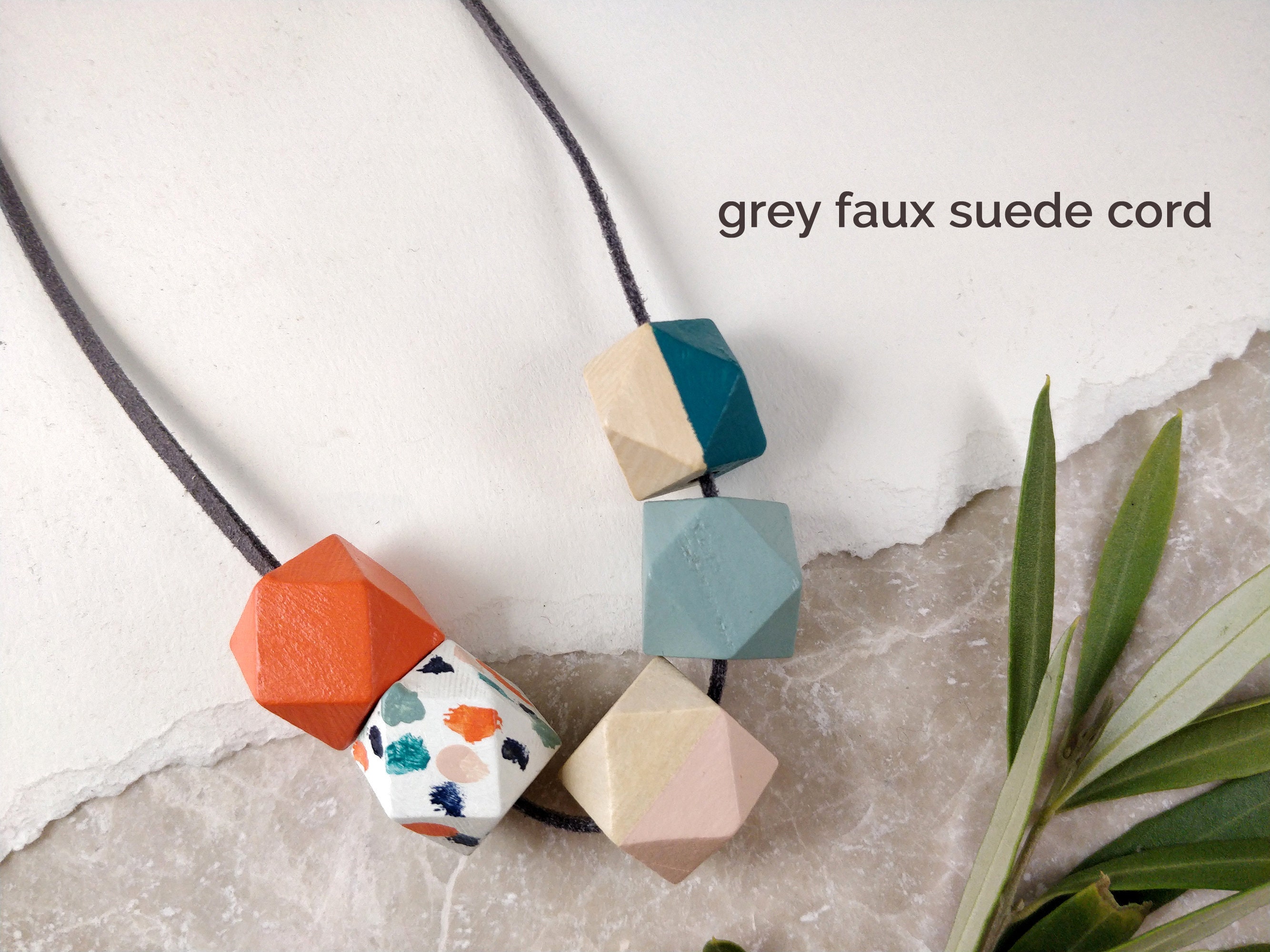 collana vetro e legno verde mare collana vetro e legno verde mare