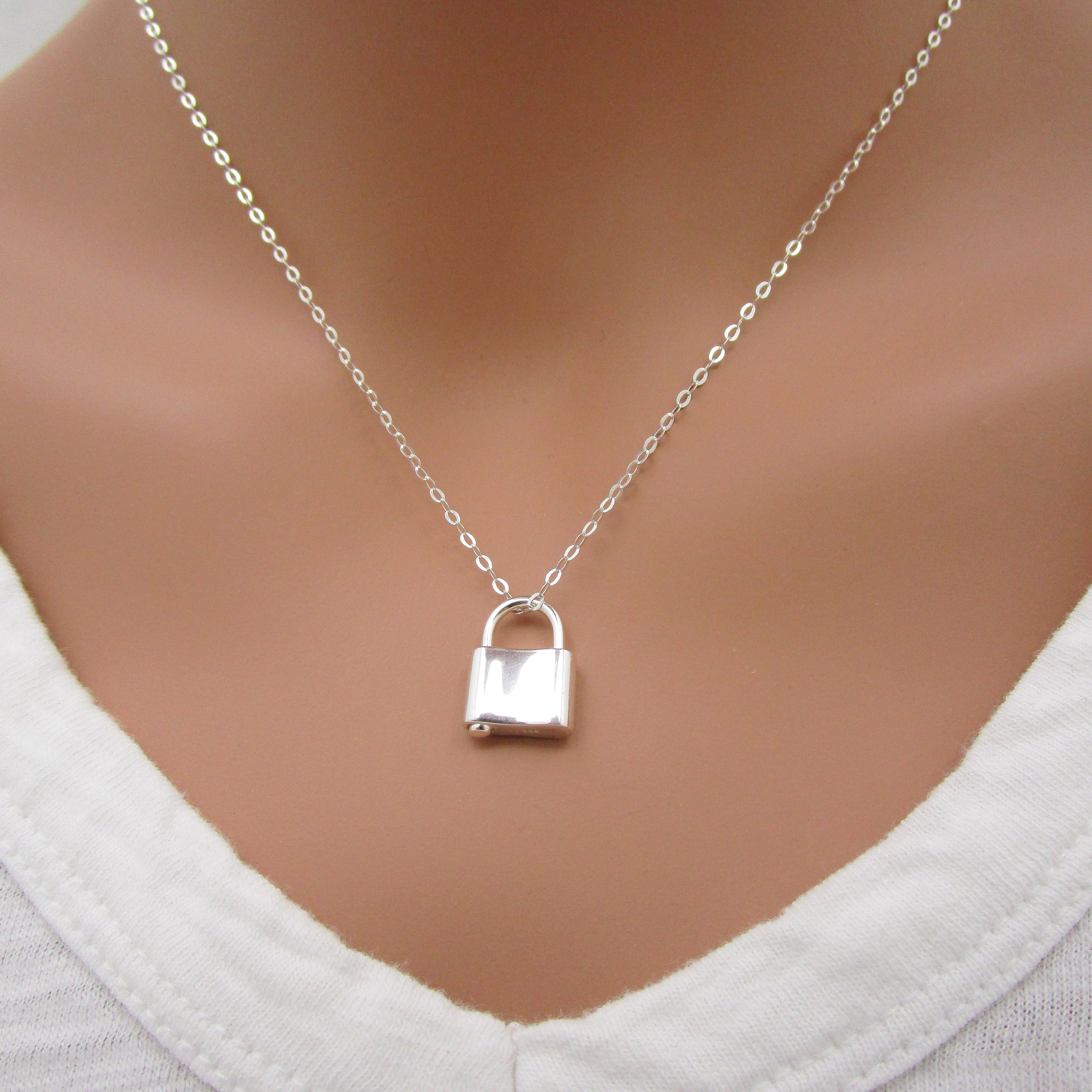 ネックレス・ペンダント SSIL PETITE LOCK NECKLACE Sterling Silver Lock Necklace, Tiny Padlock Necklace, Dainty