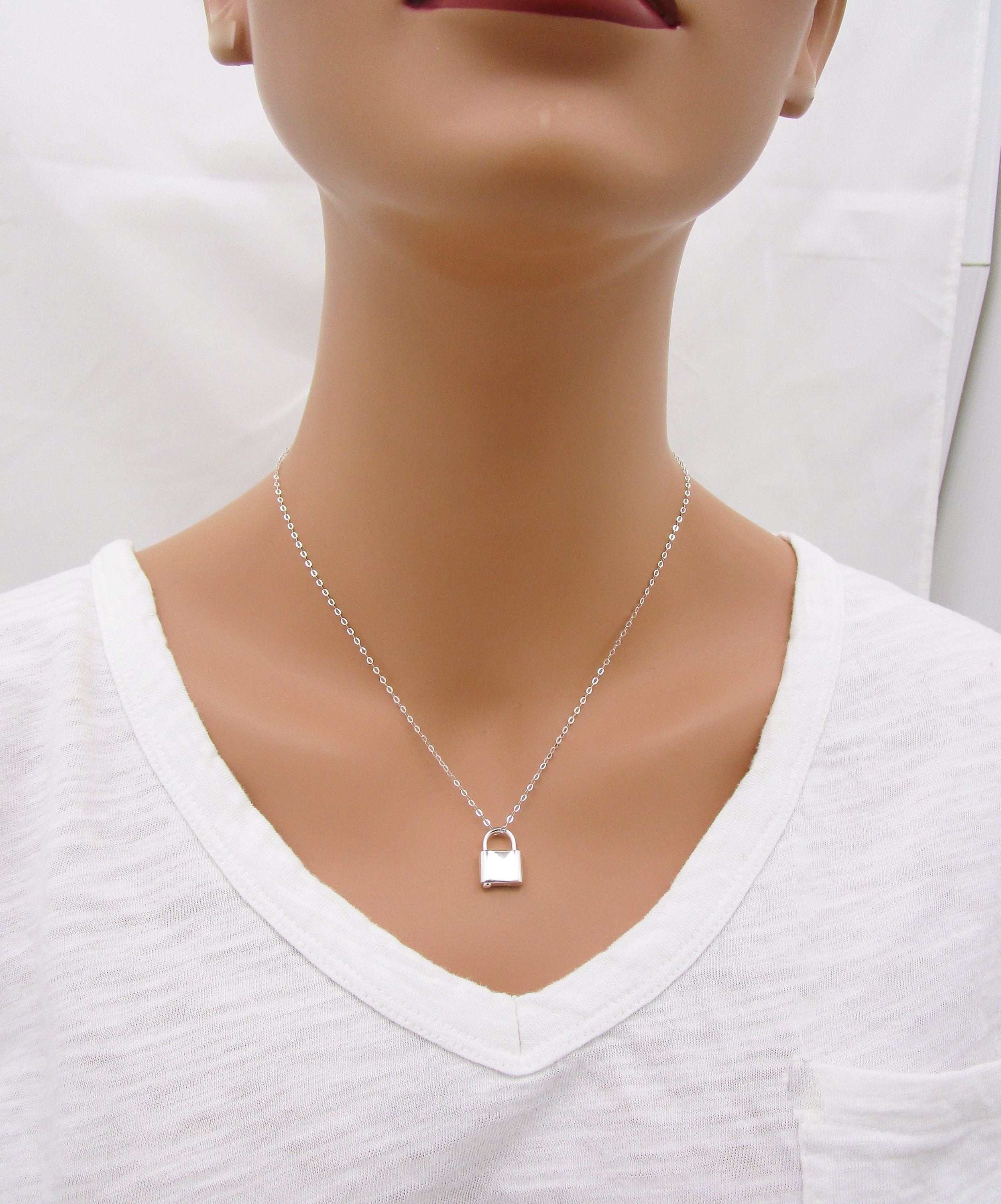 ネックレス・ペンダント SSIL PETITE LOCK NECKLACE Sterling Silver Lock Necklace, Tiny Padlock Necklace, Dainty