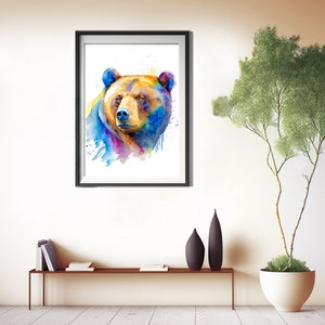 Puede incluir: Pintura de acuarela de la cabeza de un oso marr&oacute;n con salpicaduras de color azul, morado y amarillo.