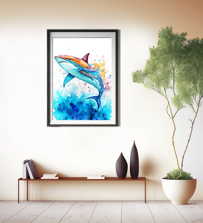Puede incluir: Una pintura de acuarela de un tibur&oacute;n colorido saltando fuera del agua. El tibur&oacute;n es azul, naranja y blanco. El agua es azul y verde con salpicaduras blancas.