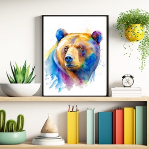 Puede incluir: Pintura de acuarela de la cabeza de un oso marr&oacute;n con salpicaduras de pintura coloridas en el fondo.