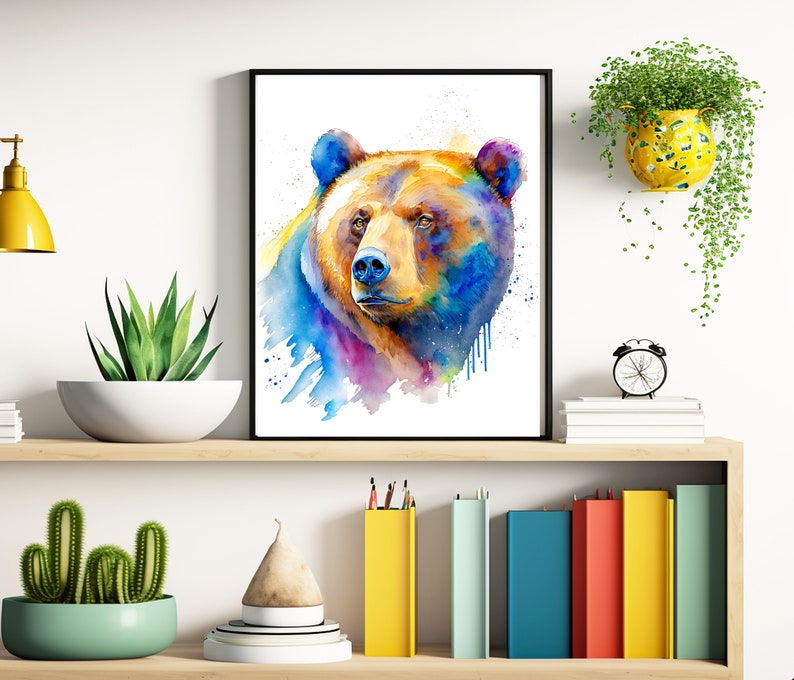 Puede incluir: Pintura de acuarela de la cabeza de un oso marr&oacute;n con salpicaduras de pintura coloridas en el fondo.