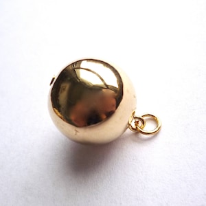 6 gold plated acrylic ball pendants or charms, 16 mm vintage lucite gold ball dangles,