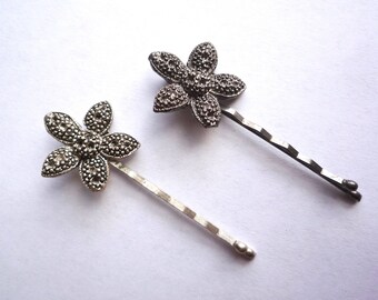 Vintage flower bobby pins with tiny settings for rhinestones, 2 antique silver or gunmetal hair pin blanks