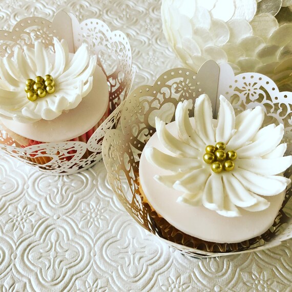 Edible Flowers Cake Decorations. Fondant Gold Flowers. -  Denmark