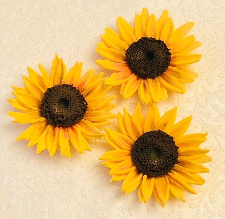 Fondant Sunflowers II Gumpaste Sunflowers Fondant Flowers Etsy
