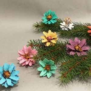 10 Painted Pine Cone Flowers, Rustic Christmas Decor, Dried Floral Supplies For Wreath Art, Zinnia Daisy Flowers, Winter Gift, Wooden