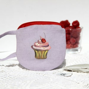 Monedero pequeño para niña en morado y rosa con cupcakes pintados a mano, monedero con forma de muffin, monedero para taza de té, bolso para bebé, accesorio para niña, moda infantil.