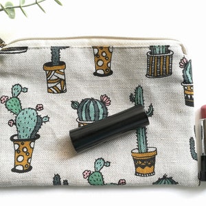 Neceser pequeño de lino con diseño de cactus – Estuche con cremallera para lápices – Estuche de lino natural con resortes – Neceser artesanal – Regalo para ella – Estuche para teléfono o bolígrafo, cartera