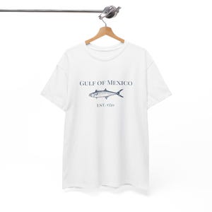 T-shirt unisexe poisson du golfe du Mexique, changement de nom du golfe d'Amérique, t-shirt vintage carte côtière, chemise nautique en coton doux, vêtements de vacances à la plage